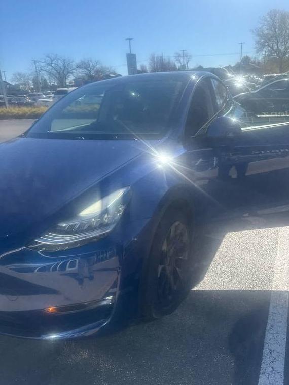 TESLA MODEL Y 2020 5YJYGDEE4LF038587 image